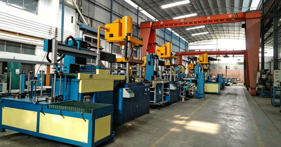Prezzo buono 1500KN Hydraulic Automatic Kettle Forming Machine. 30KW Motor, 700×880mm Tavola di lavoro Acciaio inossidabile utensili da cucina e utensili da cucina stampaggio attrezzature di produzione in linea