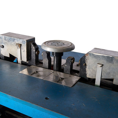 La maggior parte della macchina automatica efficiente della perforazione di porosità per metel fa attenzione a rivettare l'alta velocità della macchina