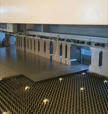 Prezzo buono 2.0m Tipo di braccio di pressione Centrale di piegatura macchina ascensore in linea
