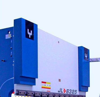 Macchine automatiche per piegare e modellare la lamiera