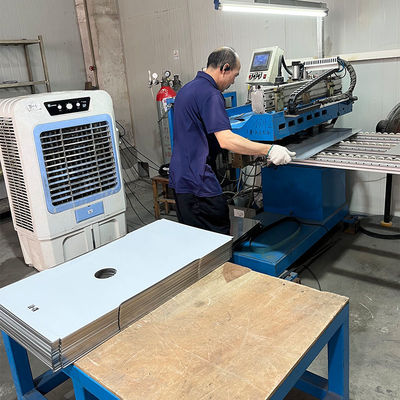 Prezzo buono Automatica efficiente e precisa 304 in acciaio inossidabile piastra metallica pannello piatto macchina di saldatura a cucitura retta in linea