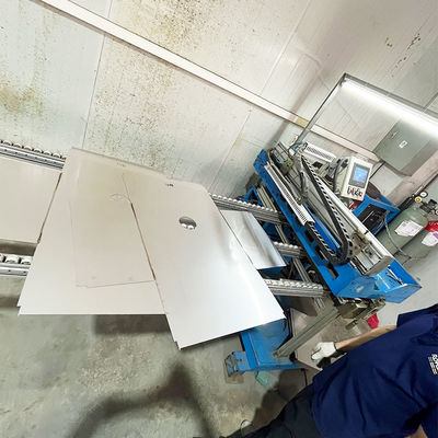 Macchina di saldatura di pannelli in acciaio inossidabile affidabile per lavandini artigianali in officine industriali e progetti residenziali