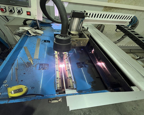 Advanced Metal Panel Stainless Steel Precision Straight Seam Welding Machine per diversi spessori di materiale