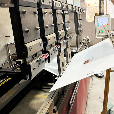 Macchina per piegare fogli di acciaio inossidabile a plasma tagliato a precisione CNC per lavandini artigianali di fascia alta