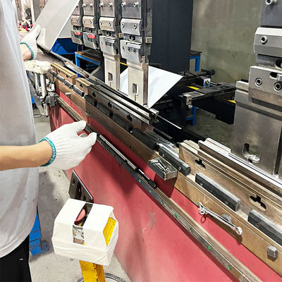 Prezzo buono Macchina per piegare fogli di acciaio inossidabile per lavandini nella produzione industriale e progetti personalizzati in linea