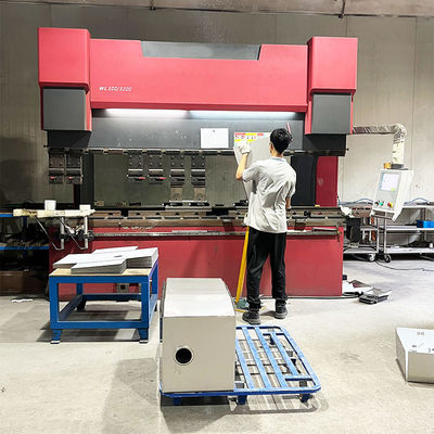 Macchina per piegare fogli di acciaio inossidabile per lavandini nella produzione industriale e progetti personalizzati