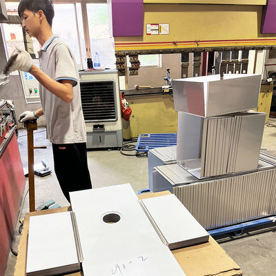 Macchina per piegare fogli di acciaio inossidabile per lavandini nella produzione industriale e progetti personalizzati