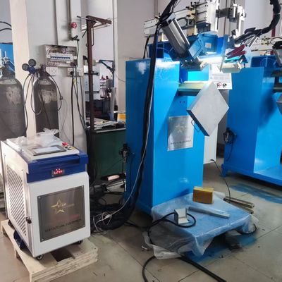 Prezzo buono Facile da usare e parametri di saldatura personalizzabili, rotonda angolo CNC saldatura macchina in linea