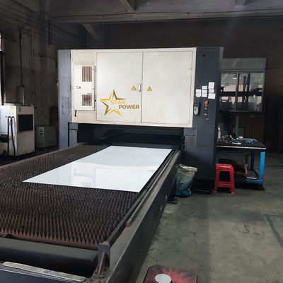 Macchina di taglio laser ad alta potenza per la linea di produzione di utensili da cucina