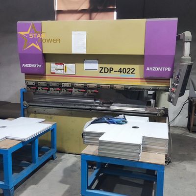 Linea di produzione di lavandini per piegatrici automatiche
