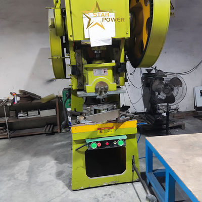 Pressa a gola profonda per la produzione di lavandini con trattamento termico