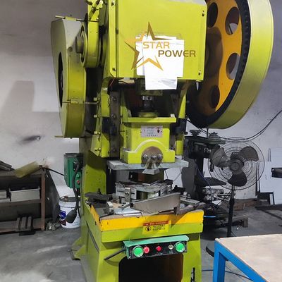 Pressa a gola profonda con grande flessione per la produzione di lavandini da cucina
