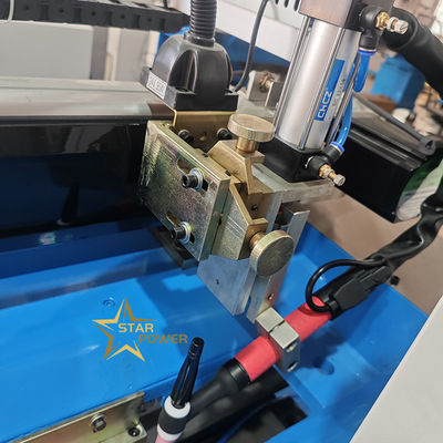 Materiale di fusione automatica per metallo in acciaio inossidabile Saldatura a cucitura retta Macchina speciale per la lavorazione delle macchine