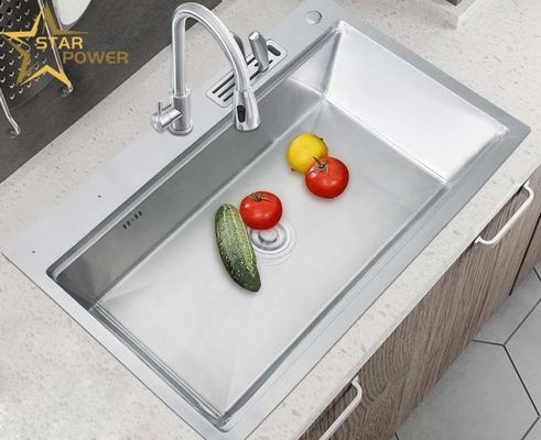 Lavabi in acciaio inossidabile facili da mantenere nelle cucine domestiche