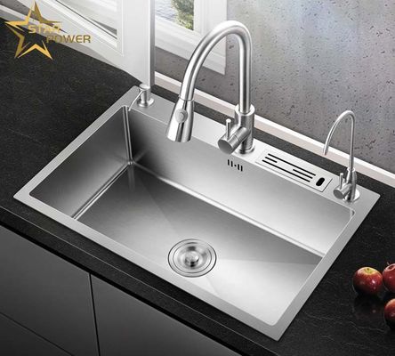 Lavabi in acciaio inossidabile facili da mantenere nelle cucine domestiche