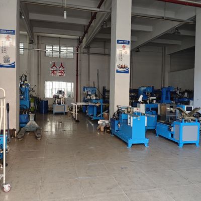 L'intera linea di produzione di lavandini manuali automatici è integrata
