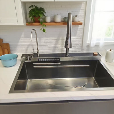 Lavello di cucina in acciaio inossidabile con lavandino