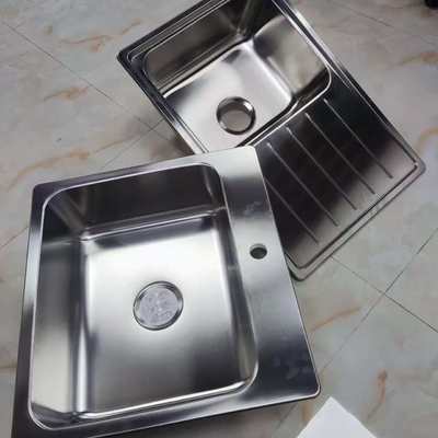 Prezzo buono Compatibile con montaggio sottotop e sopratop in acciaio inossidabile alimentare 304 (18/8) a vasca singola per cucina, montaggio sottotop e sopratop | Spessore acciaio personalizzabile disponibile | Profondità vasca personalizzabile disponibile | Antiruggine e resistente alla corrosione in linea