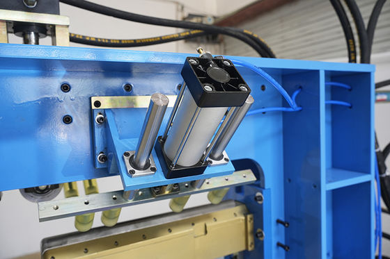 2.3KW 30MPa Macchina per lavello da cucina controllata da PLC 0.5-1.0MPa per pressatura di giunti e angoli ad alta precisione