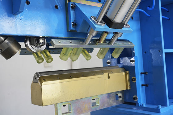 2.3KW 30MPa Macchina per lavello da cucina controllata da PLC 0.5-1.0MPa per pressatura di giunti e angoli ad alta precisione