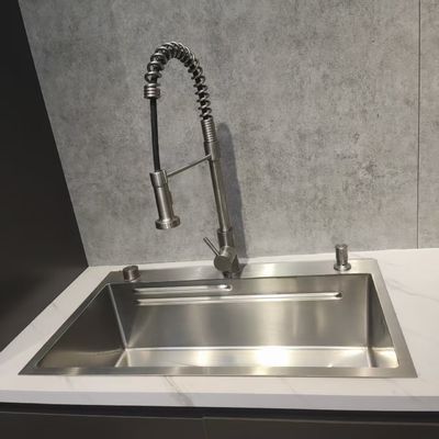 Prezzo buono Lavabo di cucina in acciaio inossidabile fatto a mano con profondità della ciotola 250-300 mm e spessore del pannello 1,2-1,5 mm o 1,8-2,0 mm in linea