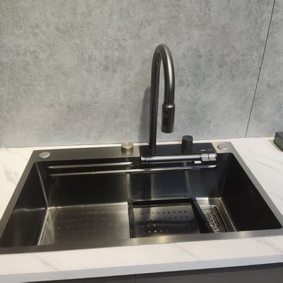Prezzo buono Lavello di cucina in acciaio inossidabile fatto a mano con tecnologia di auto-pulizia PVD Nano resistente all'olio e artigianato fatto a mano in linea