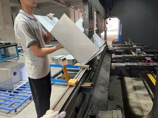Macchina piegatrice per lamiere per la lavorazione della base del lavello fatto a mano