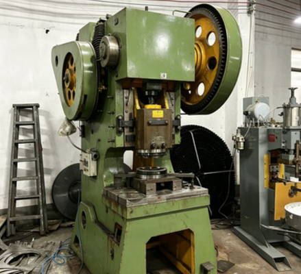 Macchina per rivestimento automatico di pellicole industriali. 380V di tensione di lavoro, 1800×1000×2100mm di dimensione per la linea di lavorazione del pannello del lavandino in acciaio inox 304.